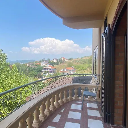 بيت ضيافة Mugs Ljaknasi