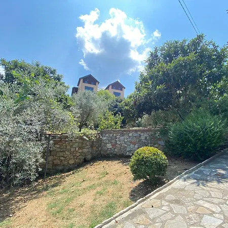 Mugs Πανσιόν Ljaknasi