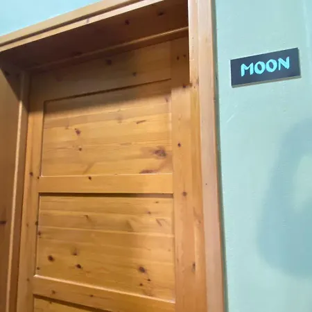 Mugs بيت ضيافة Ljaknasi