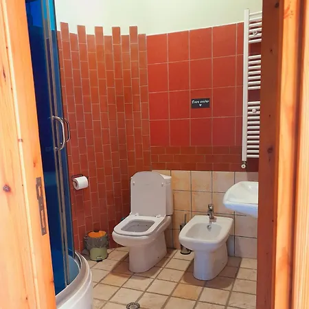 Mugs بيت ضيافة Ljaknasi