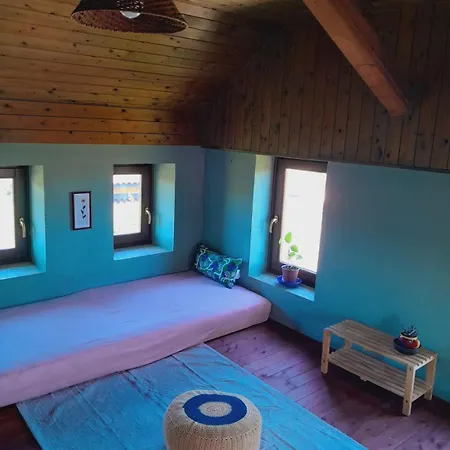 Mugs بيت ضيافة Ljaknasi