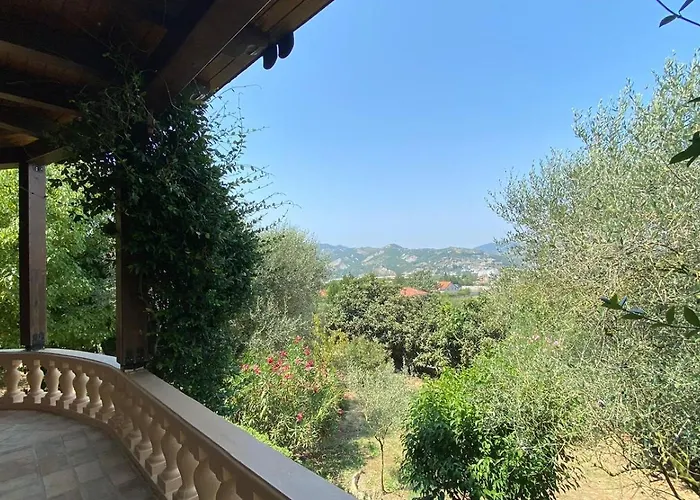 Πανσιόν Mugs 4*