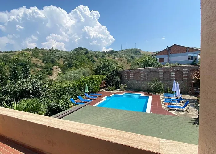 招待所 Mugs Ljaknasi